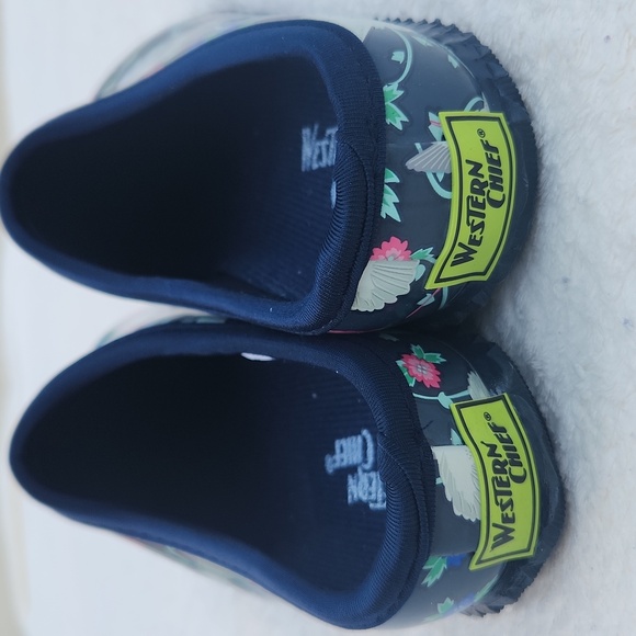 Western Chief Floral Hummingbird Clogs Sz. 7 - Picture 5 of 8